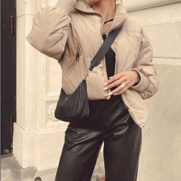 Tan oversized puffer jacket - Picture 3 of 5